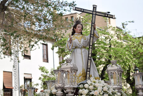 ninocristo sugetando cruz en procession de facundillos