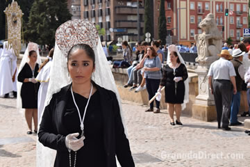 triste mantilla en puente del rigo genil en granada