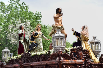 resucitado con virgen en procession del ultimo domingo de semana santa