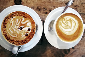 cafe con dibujos en la cafeteria duran barista