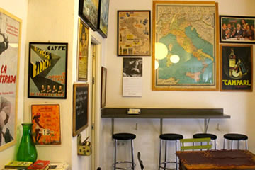 decoracion de los 60 del restaurante viva maria en granada