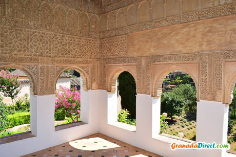 mosaicos arabes que forman parte de historia de la alhambra