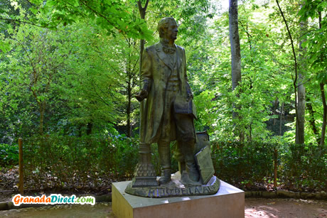 monumento de washington irving en los bosques de la alhambra
