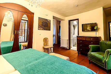 bonita habitacion doble en palacio santa ines de granada