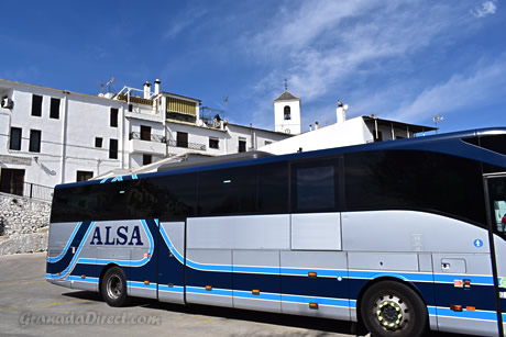 un autobus en las montanas de las alpujarras