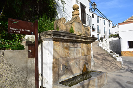 fuente de la plaza en valor de la alpujarra