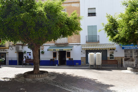 plaza al lado del bar higuitos en almuñecar