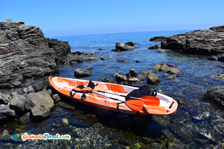 kayak en una cala