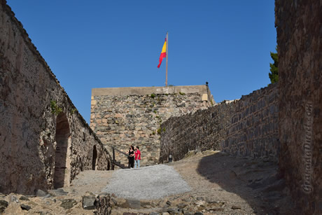 interior del castillo de almunecar
