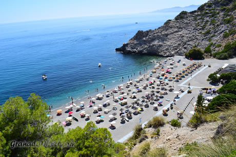 playa de cantarrijan de la herradura