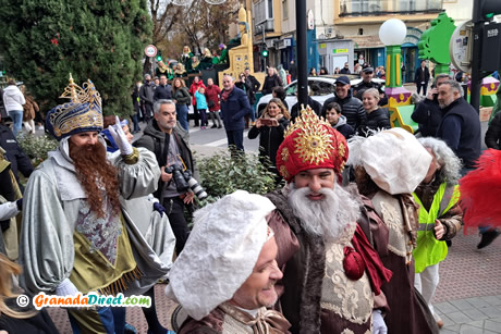reyes andando por las calles