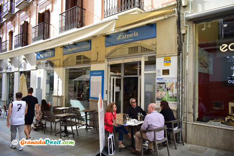 mesas exterior de pescadito de carmela