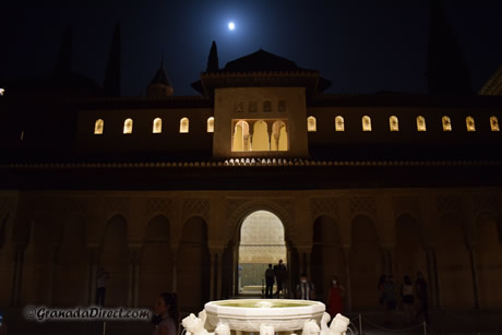 alhambra de noche