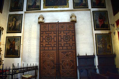 puerta madera catedral de salida antigua de la catedral de granada