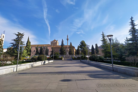 estatua en los jardines del triunfo