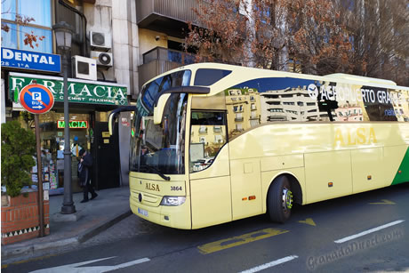 autobus en la parada de funte batallas desde el aeropuerto de granada