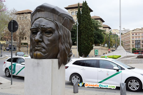taxi para ir a pueblos de granada aparcado en triunfo