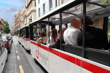 city tour con ventanas abiertas en verano